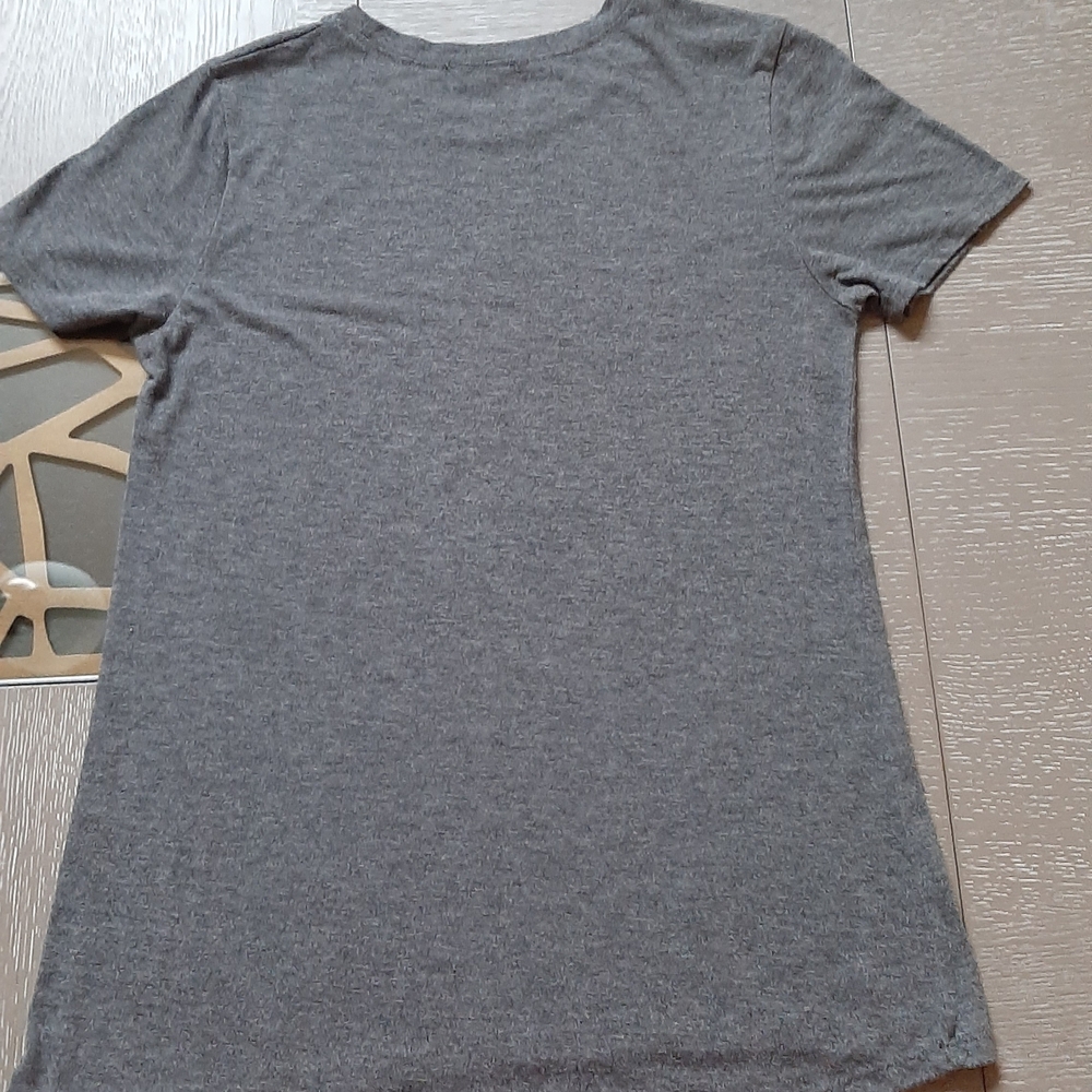 FRIENDS Women's Gray Short Sleeve Tee - Picture 8 of 8